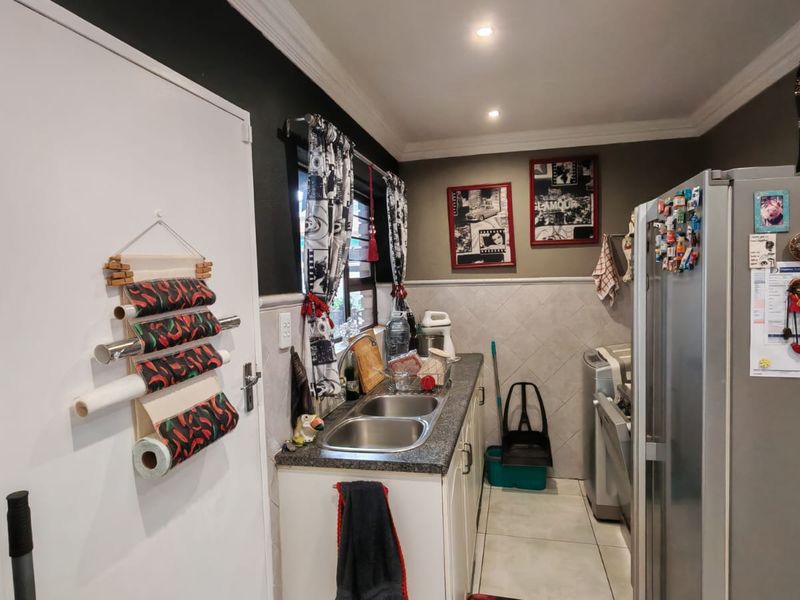 Stylish Low-Maintenance Home in a Secure Complex - Dalview - Photo 8
