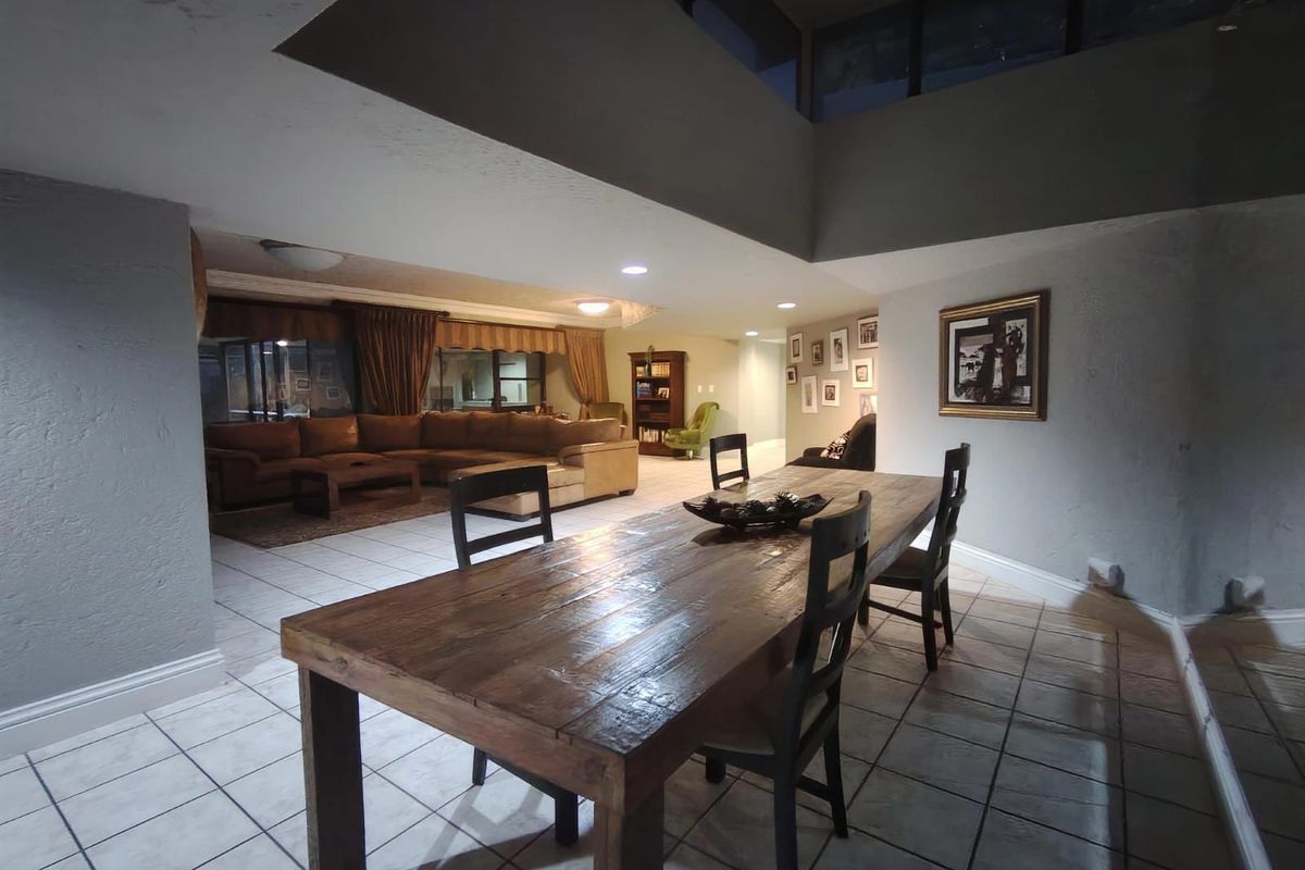 Luxury Family Living in the Heart of Sonneveld Estate - Photo 5