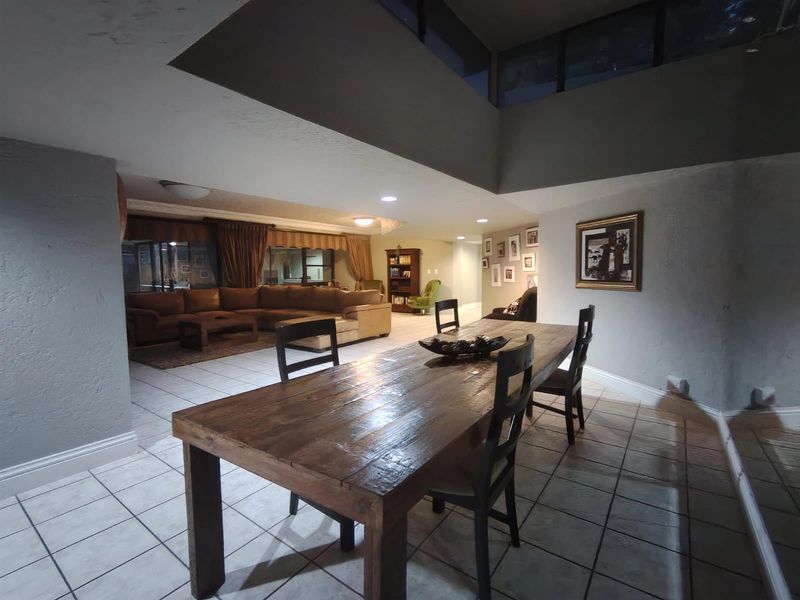 Luxury Family Living in the Heart of Sonneveld Estate - Photo 5
