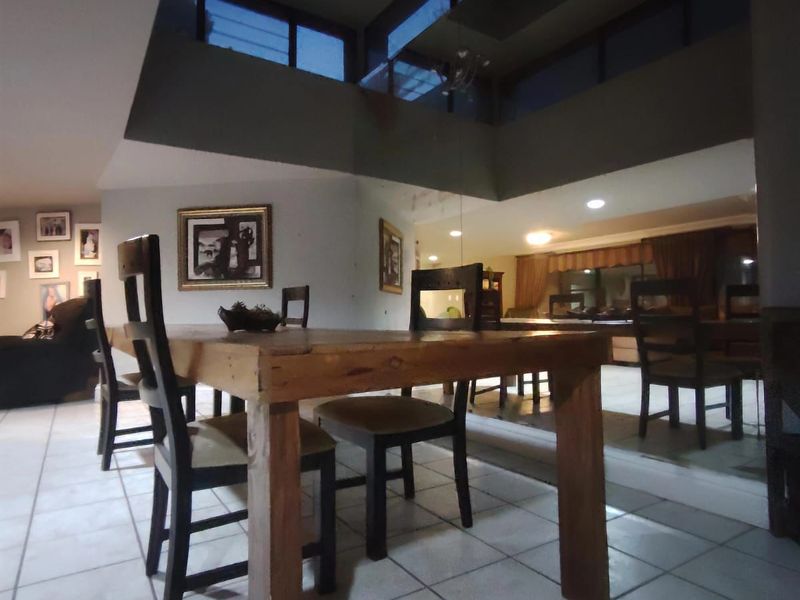 Luxury Family Living in the Heart of Sonneveld Estate - Photo 7