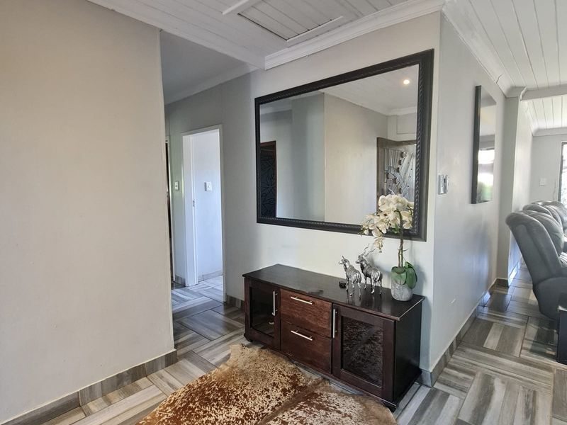 Modern, Spacious Family Home at an Unbeatable Price. - Photo 4