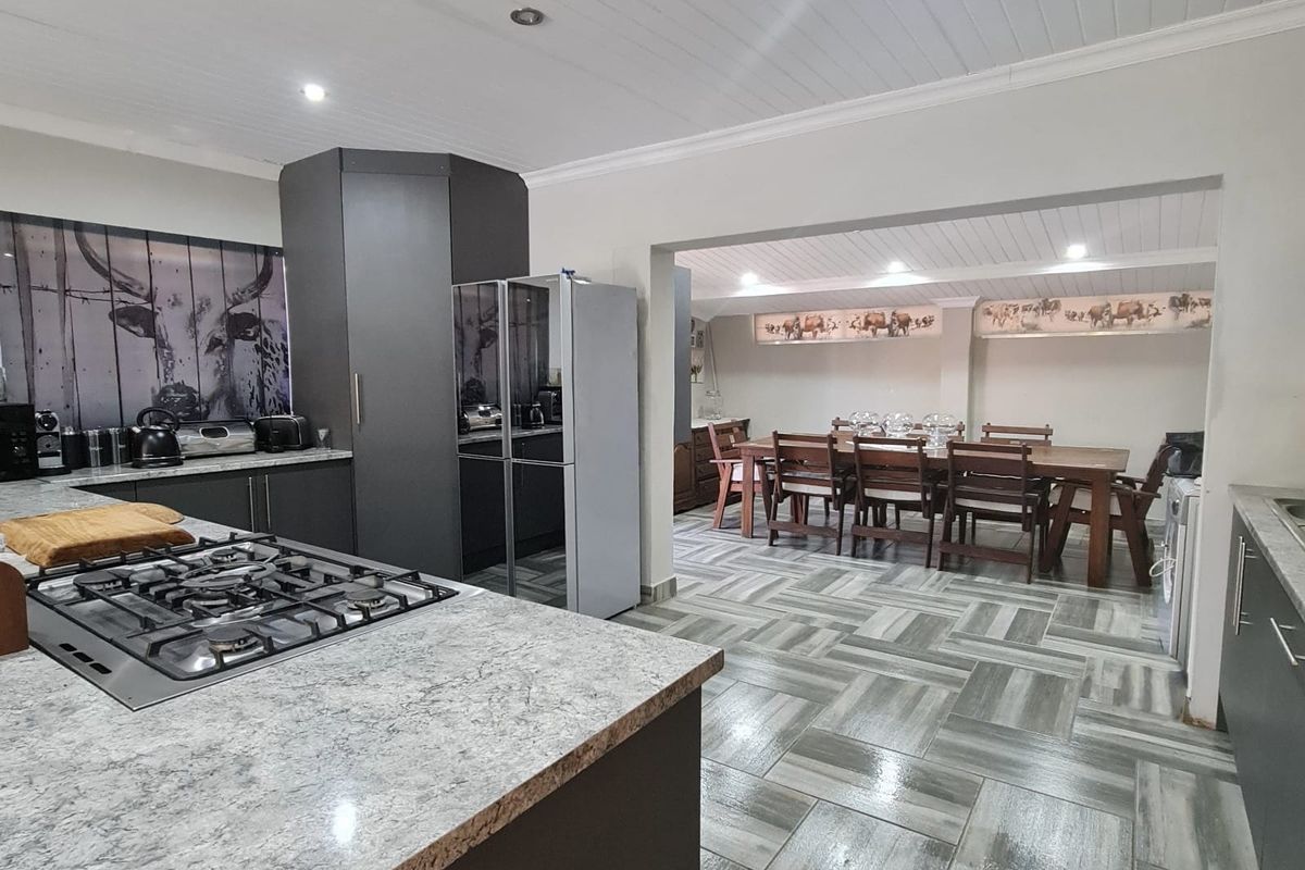 Modern, Spacious Family Home at an Unbeatable Price. - Photo 3