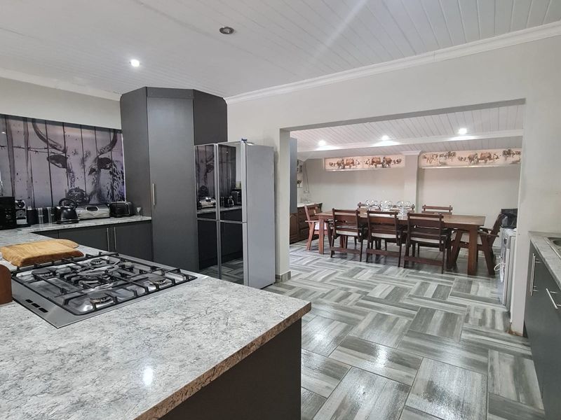 Modern, Spacious Family Home at an Unbeatable Price. - Photo 3