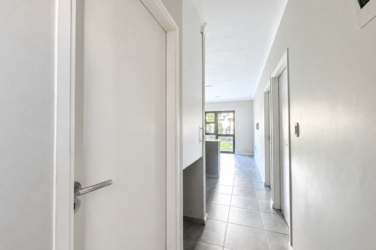 Ground Floor Living with a Garden in The Woods Estate - Photo 2