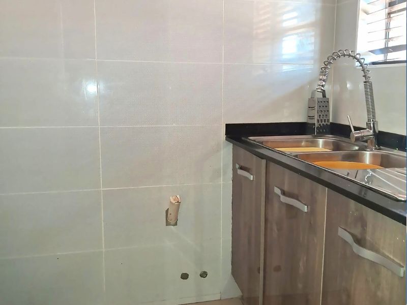 Luxury Family Living in Eligwa Estate, Three Rivers East. - Photo 3