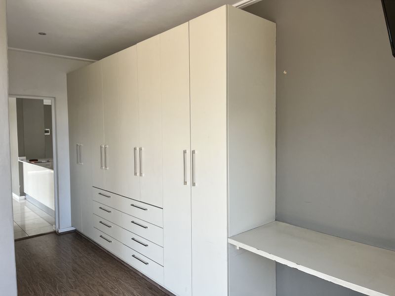 Executive 3-Bedroom Garden Apartment To Rent in Bedfordview - Photo 5