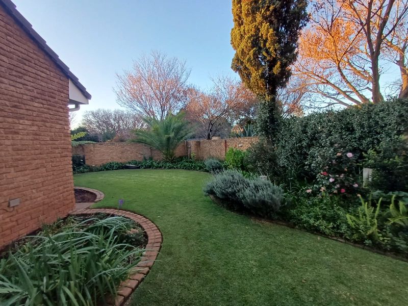 Full Title Townhouse Up For Grabs In The Serine SW 5. - Photo 1