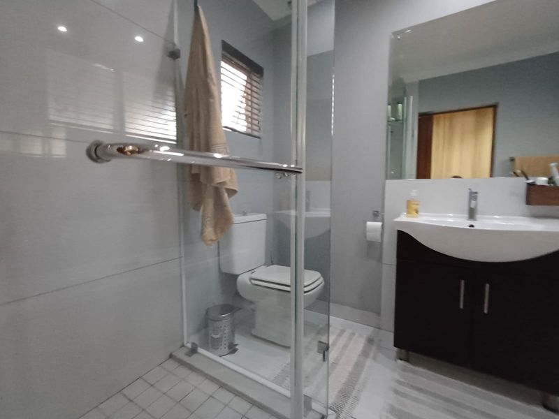 Full Title Townhouse Up For Grabs In The Serine SW 5. - Photo 2