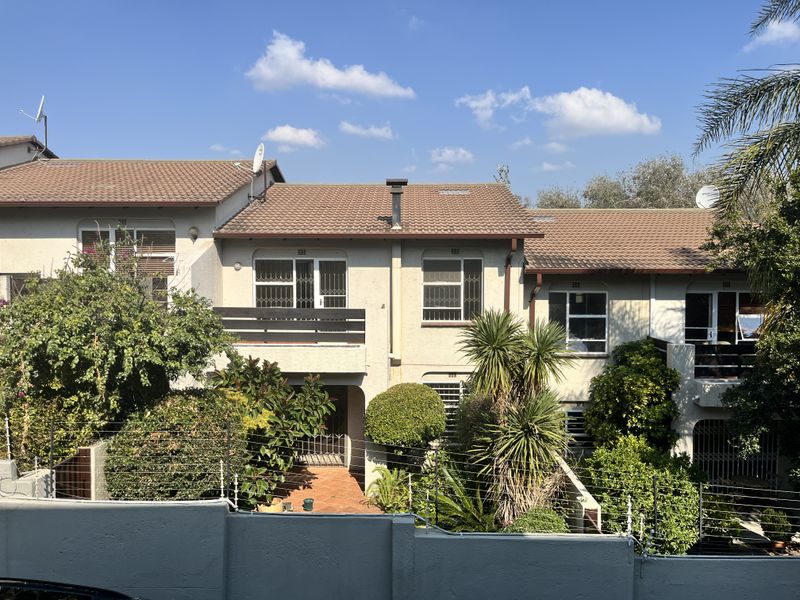 Spacious 3-Bedroom Duplex Townhouse To Rent in Secure Rivonia Complex - Photo 1