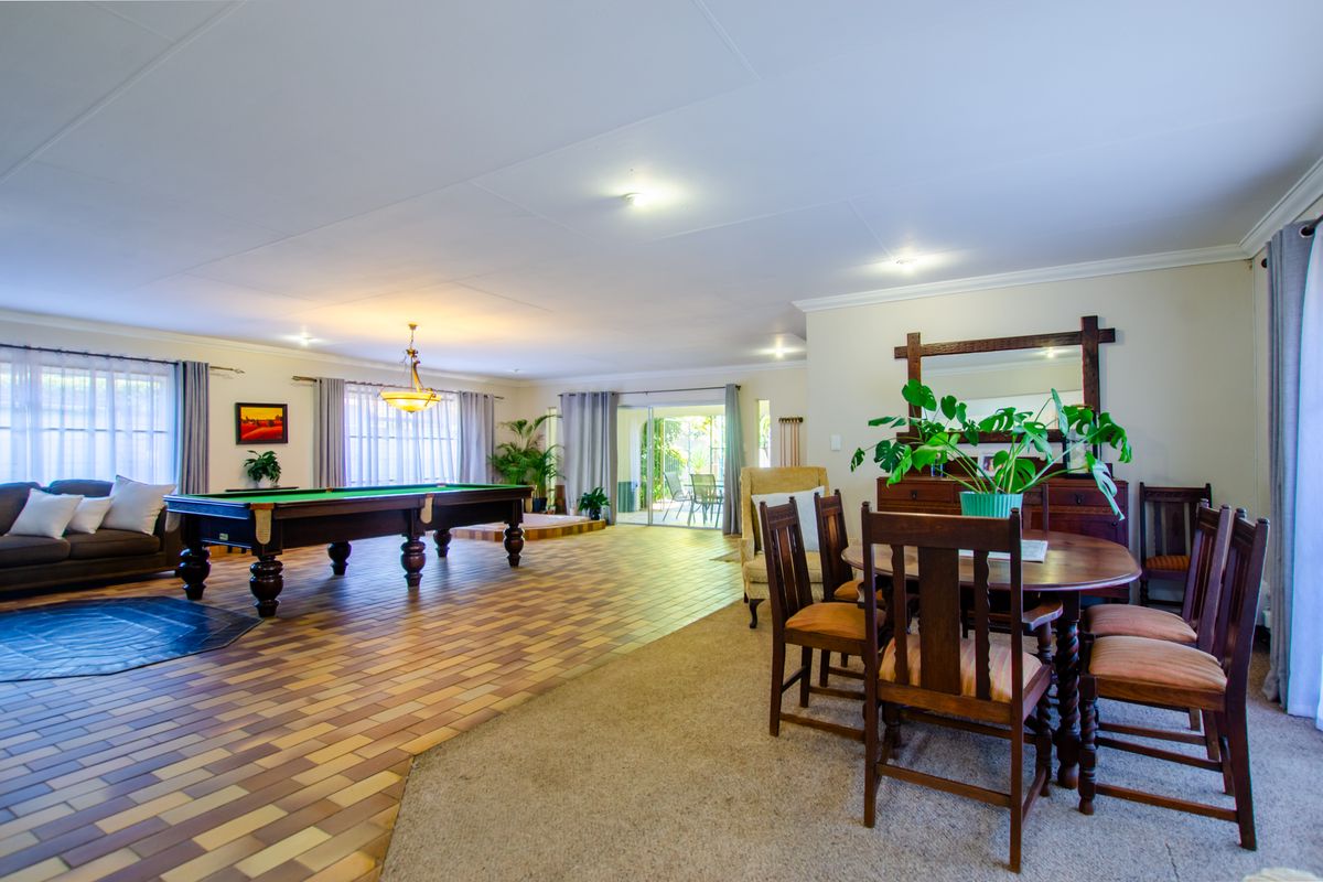 EXCLUSIVE MANDATE - Your Forever Family Home with Flatlet, Borehole & Beautiful Garden - Photo 4