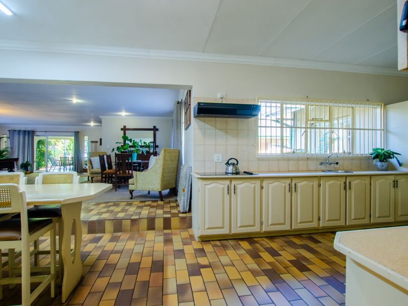 EXCLUSIVE MANDATE - Your Forever Family Home with Flatlet, Borehole & Beautiful Garden - Photo 10
