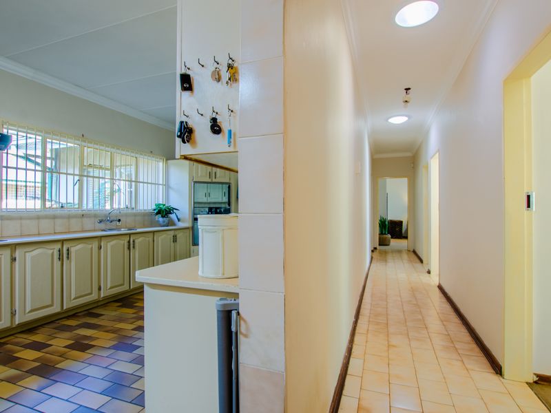 EXCLUSIVE MANDATE - Your Forever Family Home with Flatlet, Borehole & Beautiful Garden - Photo 9