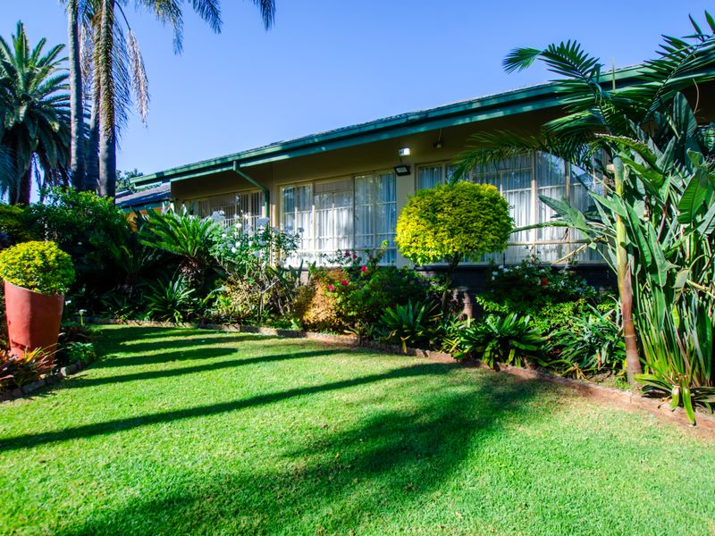 EXCLUSIVE MANDATE - Your Forever Family Home with Flatlet, Borehole & Beautiful Garden - Photo 6