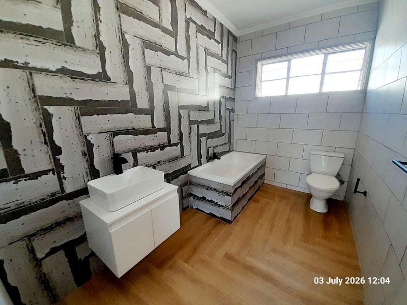 Modern with Granny flat.  Full electric fence. Newly renovated - Photo 9
