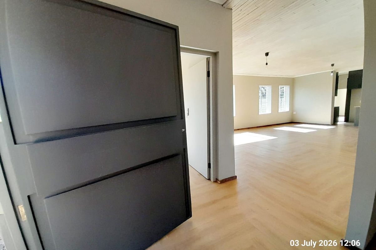 Modern with Granny flat.  Full electric fence. Newly renovated - Photo 4
