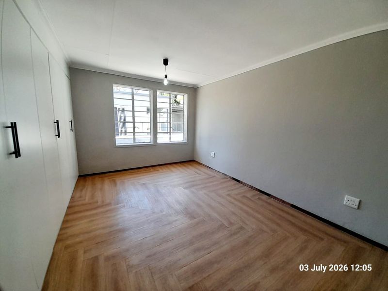 Modern with Granny flat.  Full electric fence. Newly renovated - Photo 10
