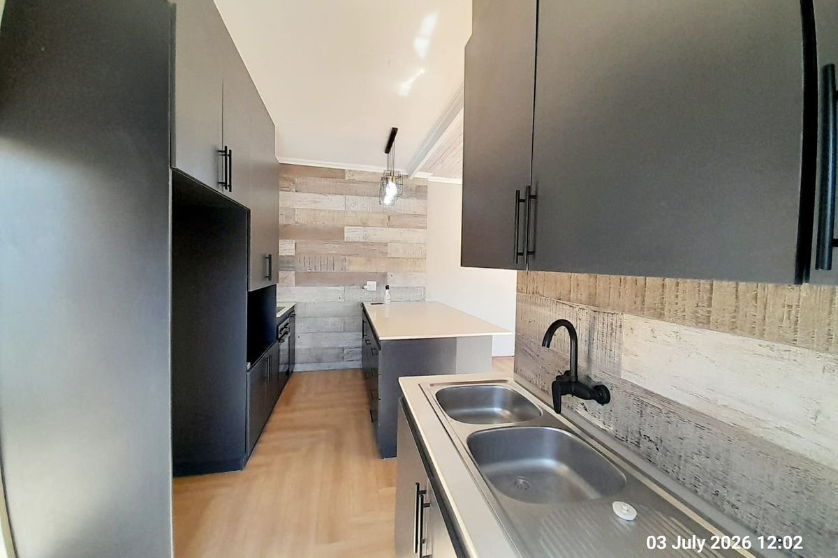 Modern with Granny flat.  Full electric fence. Newly renovated - Photo 2