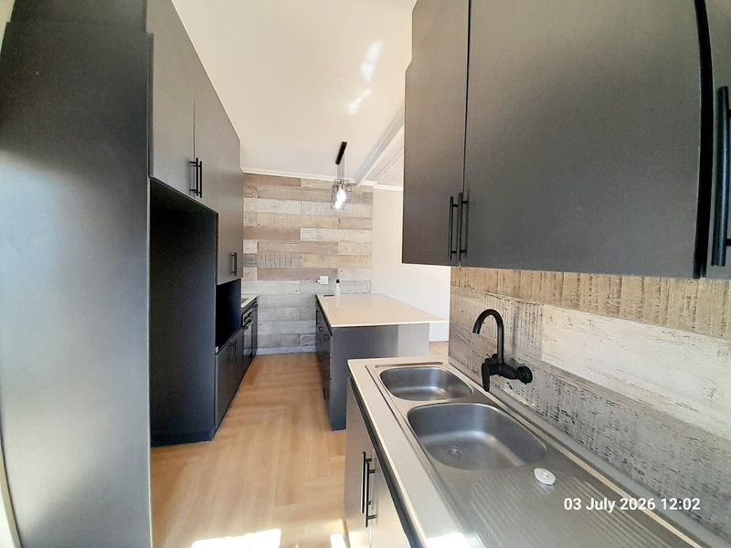 Modern with Granny flat.  Full electric fence. Newly renovated - Photo 2