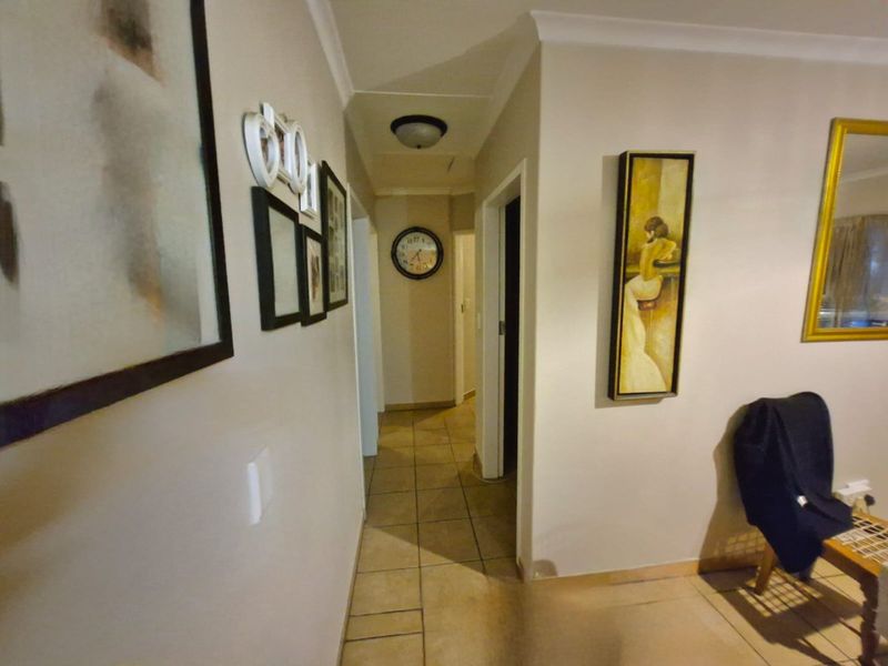 Spacious Three Bedroom Annlin Simplex - Photo 10