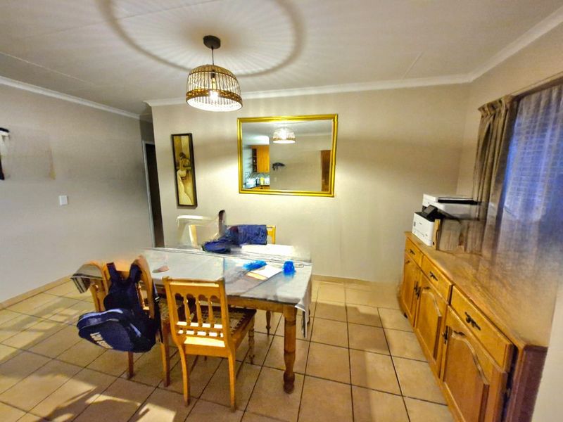 Spacious Three Bedroom Annlin Simplex - Photo 6