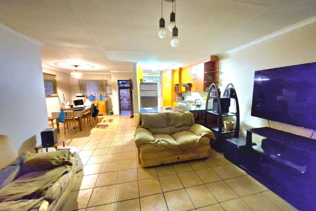 Spacious Three Bedroom Annlin Simplex - Photo 3