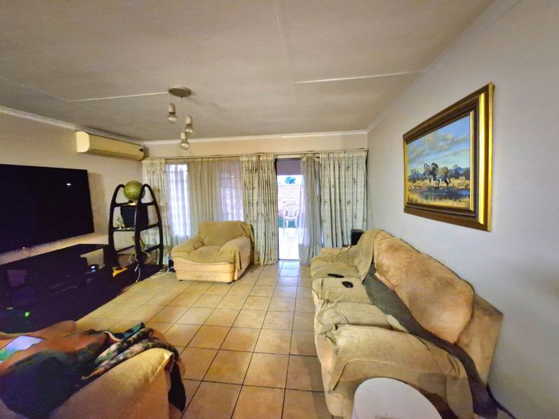 Spacious Three Bedroom Annlin Simplex - Photo 4