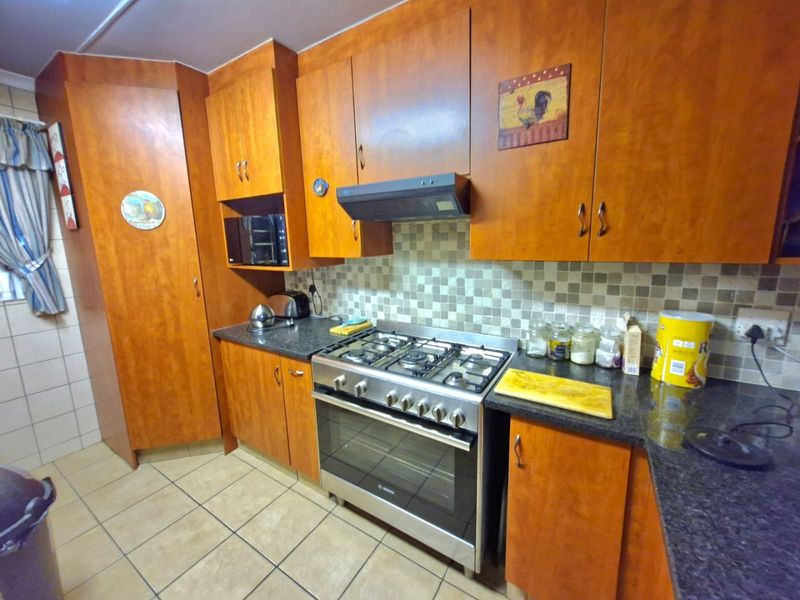 Spacious Three Bedroom Annlin Simplex - Photo 2