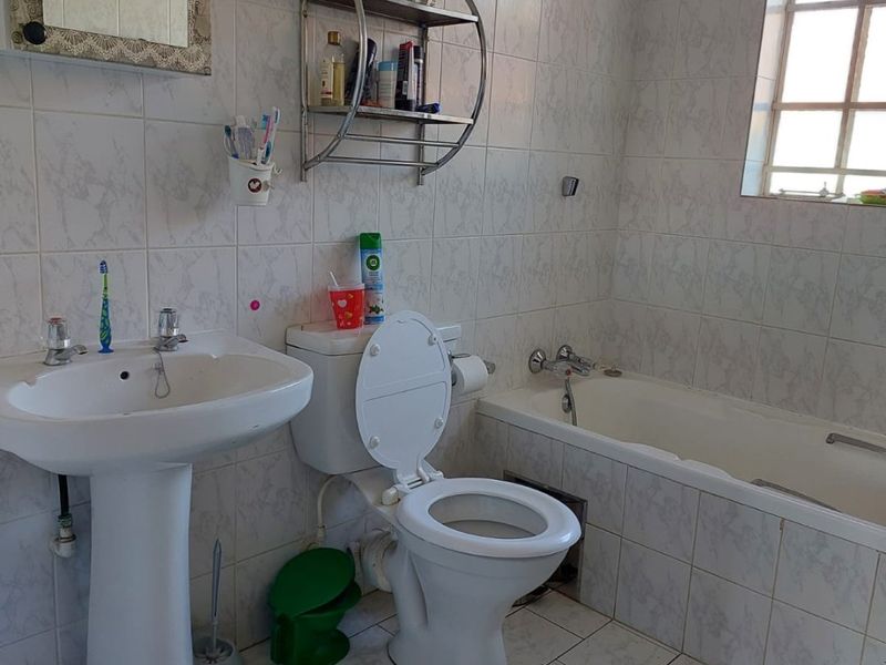 3 Bedroom Simplex Annlin - Photo 8