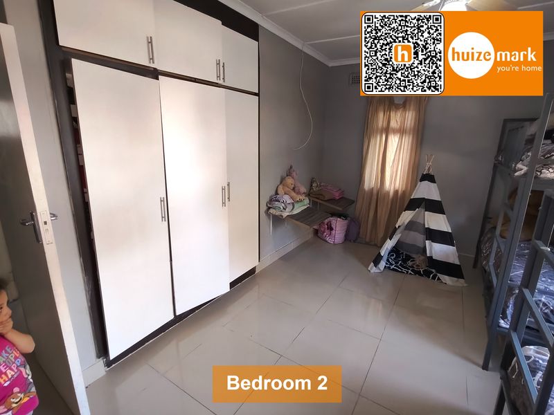 3 Bedroom House + Extras! - Photo 10