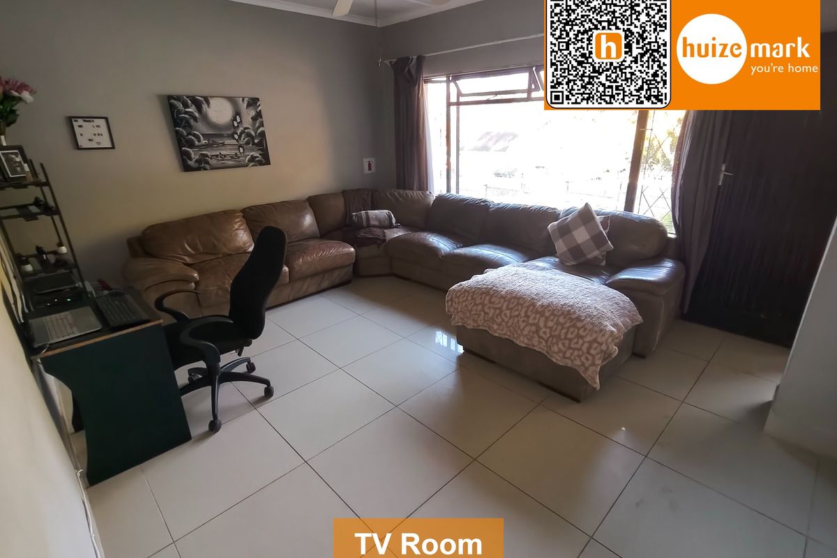 3 Bedroom House + Extras! - Photo 3