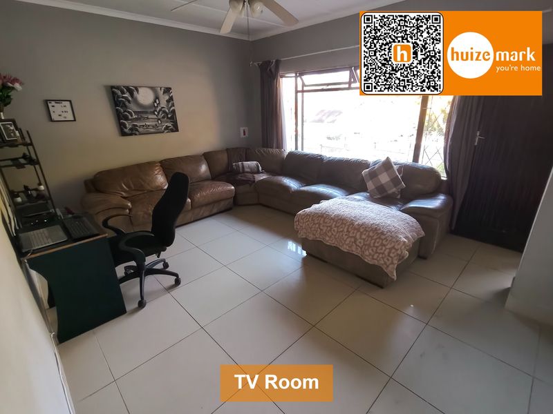 3 Bedroom House + Extras! - Photo 3