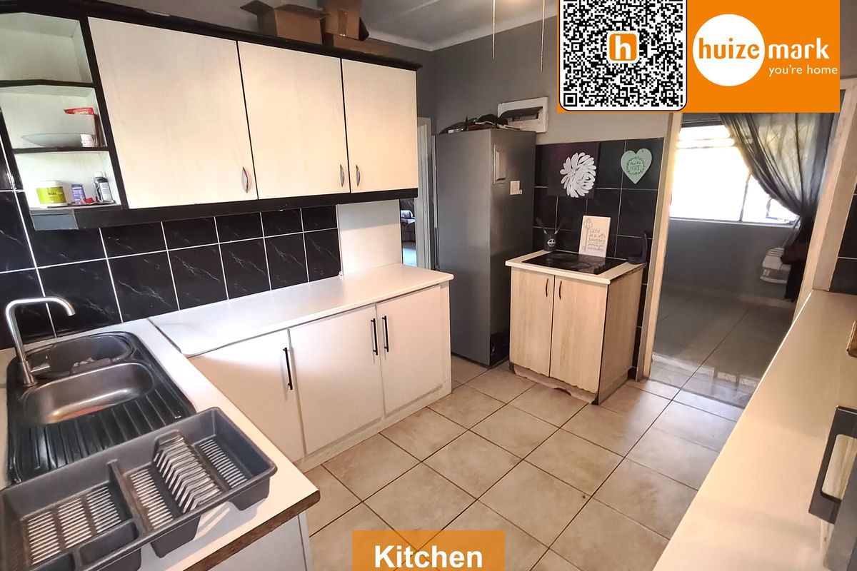3 Bedroom House + Extras! - Photo 2