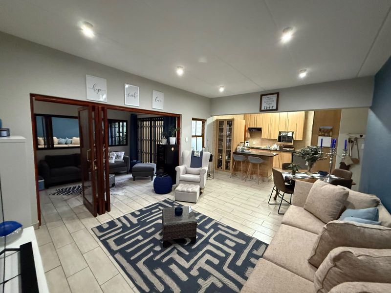 MODERN TOWNHOUSE IN VANDERBIJLPARK SE2 - Photo 4