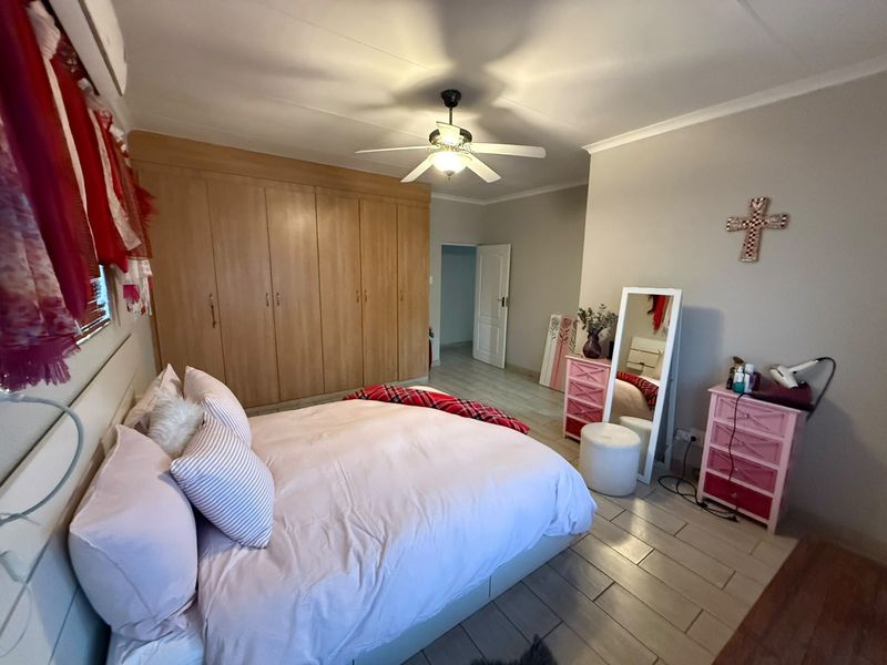 MODERN TOWNHOUSE IN VANDERBIJLPARK SE2 - Photo 6