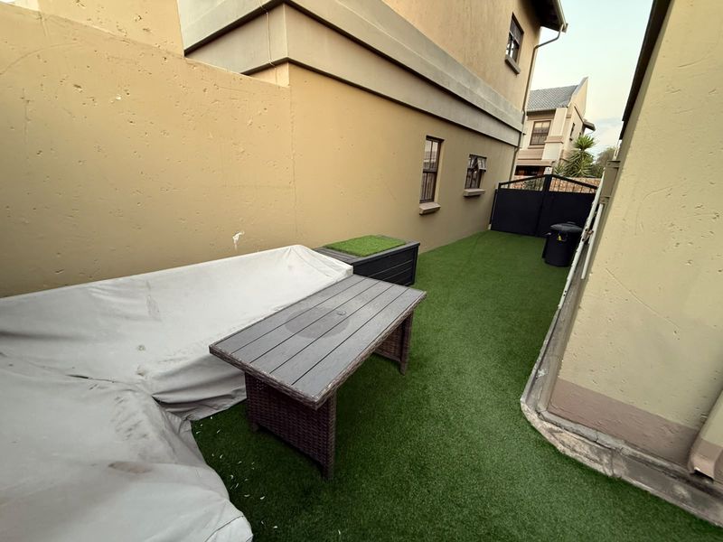 MODERN TOWNHOUSE IN VANDERBIJLPARK SE2 - Photo 7