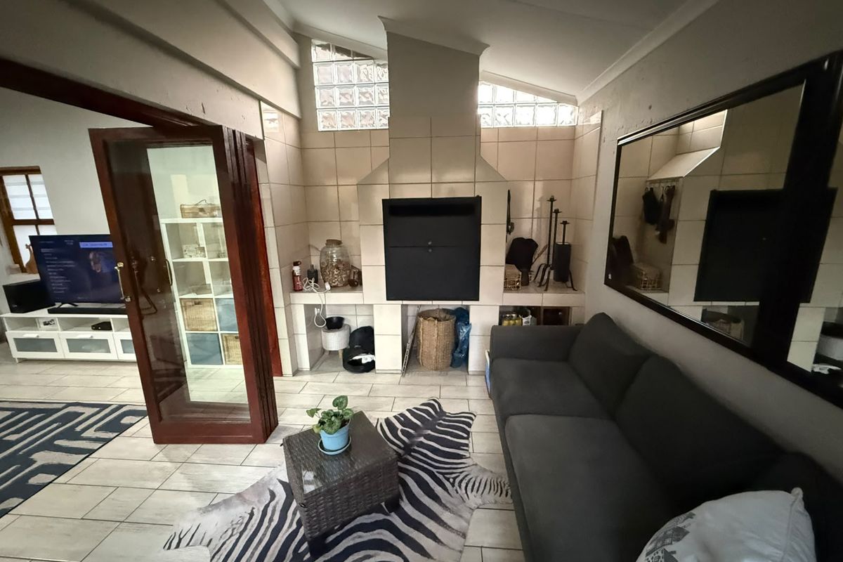 MODERN TOWNHOUSE IN VANDERBIJLPARK SE2 - Photo 3