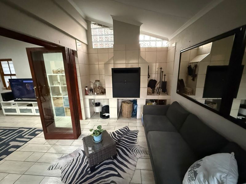 MODERN TOWNHOUSE IN VANDERBIJLPARK SE2 - Photo 3