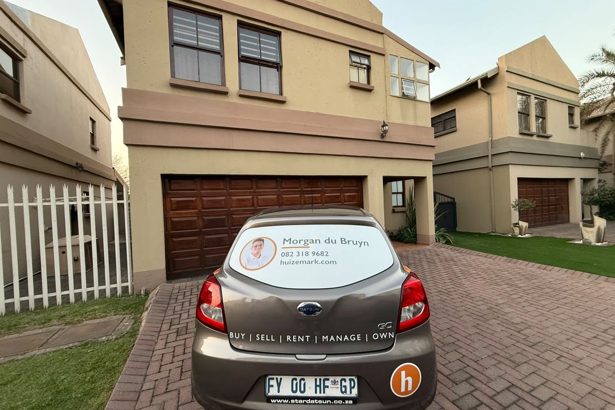 MODERN TOWNHOUSE IN VANDERBIJLPARK SE2 - Photo 2