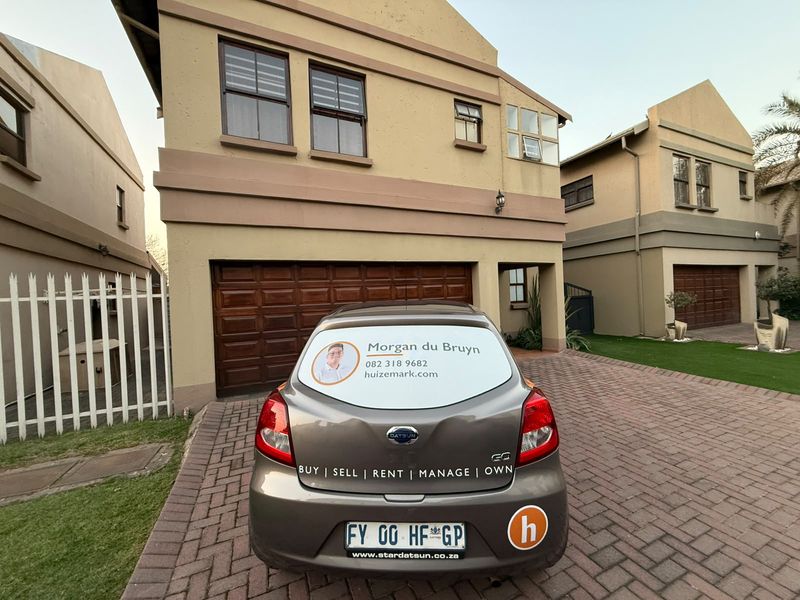 MODERN TOWNHOUSE IN VANDERBIJLPARK SE2 - Photo 2