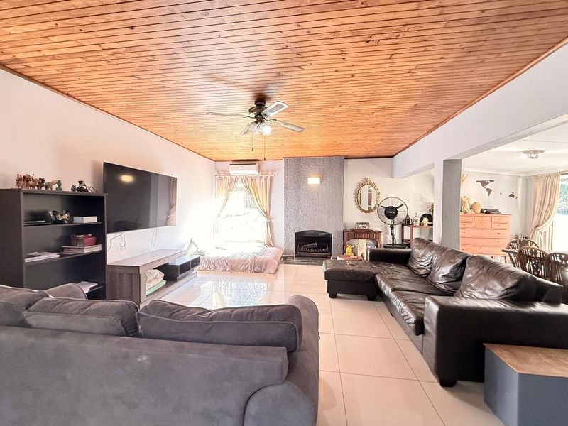 Family home with extra Flatlet in Hutten Heights - Photo 4