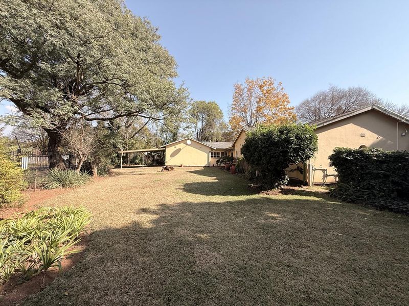 Family home with extra Flatlet in Hutten Heights - Photo 2