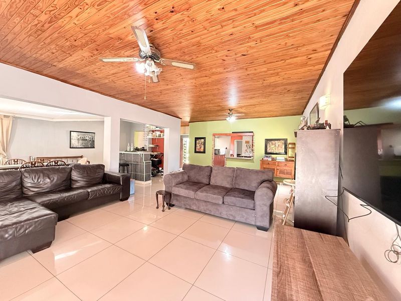 Family home with extra Flatlet in Hutten Heights - Photo 7