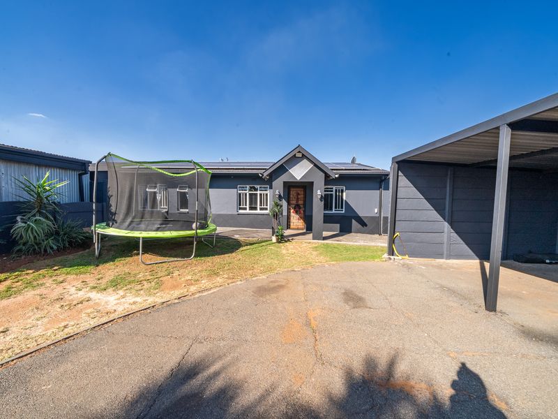 4 Bedroom property in Minnebron,Brakpan - Photo 4