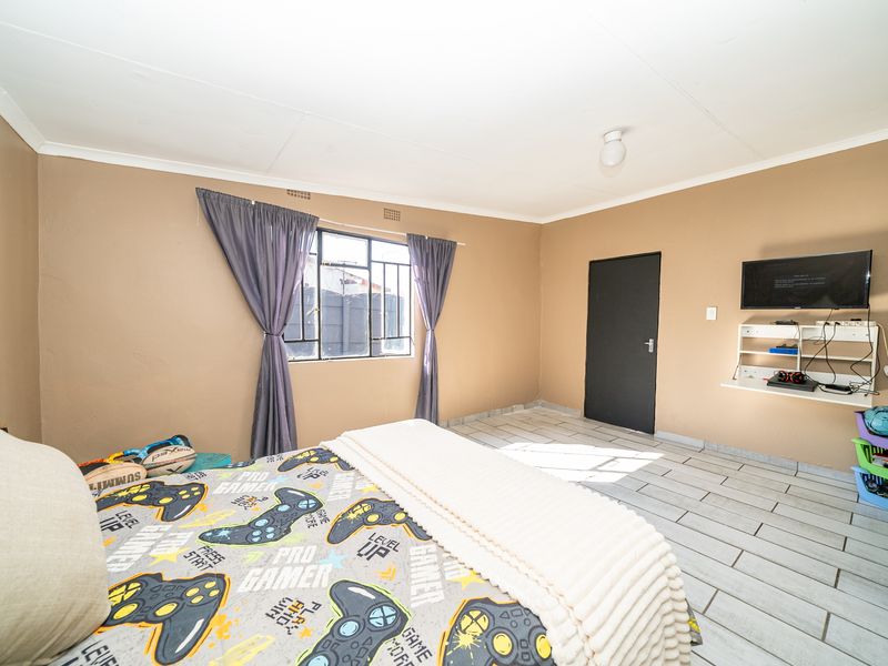 4 Bedroom property in Minnebron,Brakpan - Photo 9