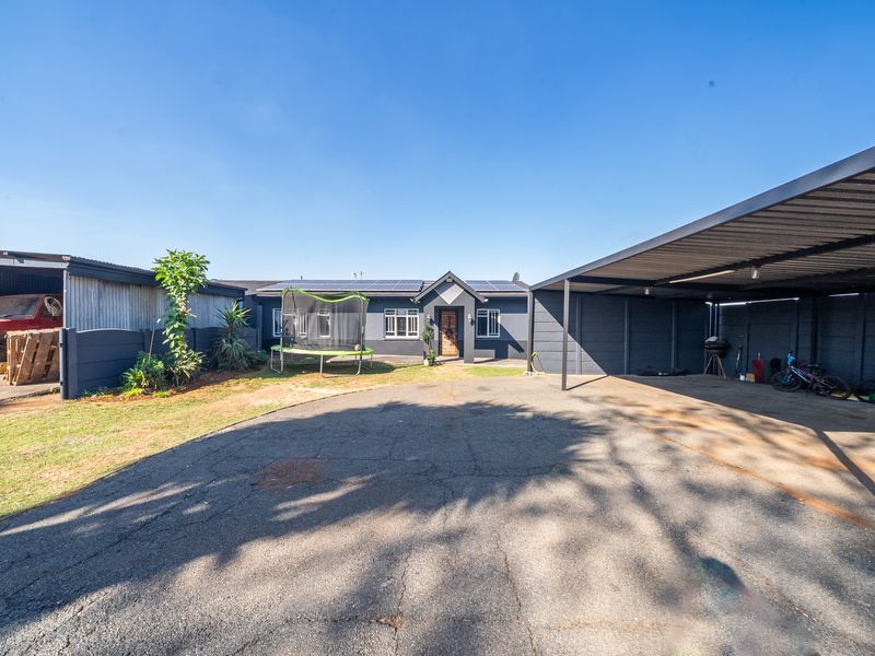 4 Bedroom property in Minnebron,Brakpan - Photo 5