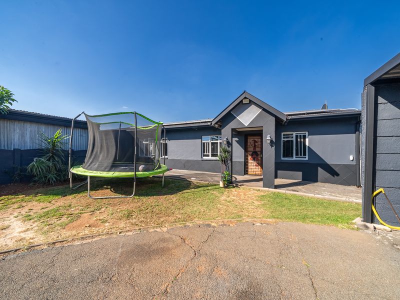 4 Bedroom property in Minnebron,Brakpan - Photo 2