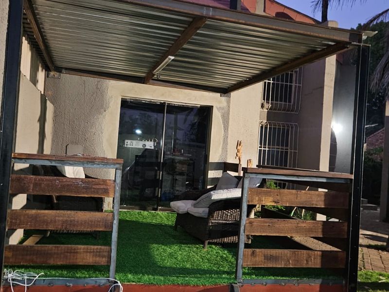 Massive Home In Flora Gardens For Sale With A Strong Borehole. - Photo 1