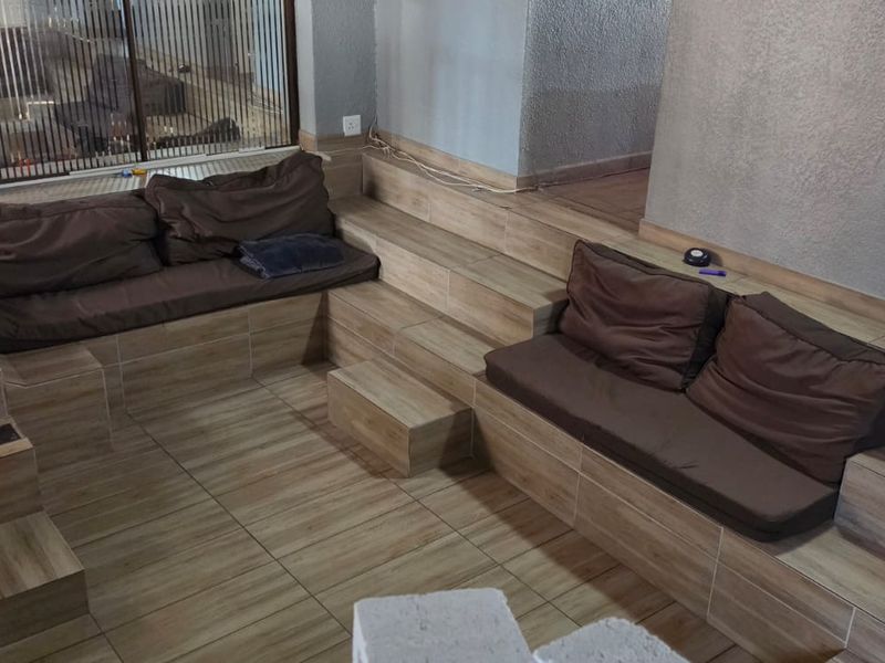 Massive Home In Flora Gardens For Sale With A Strong Borehole. - Photo 3