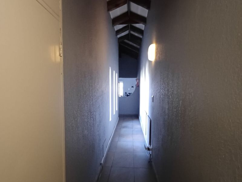 Massive Home In Flora Gardens For Sale With A Strong Borehole. - Photo 6