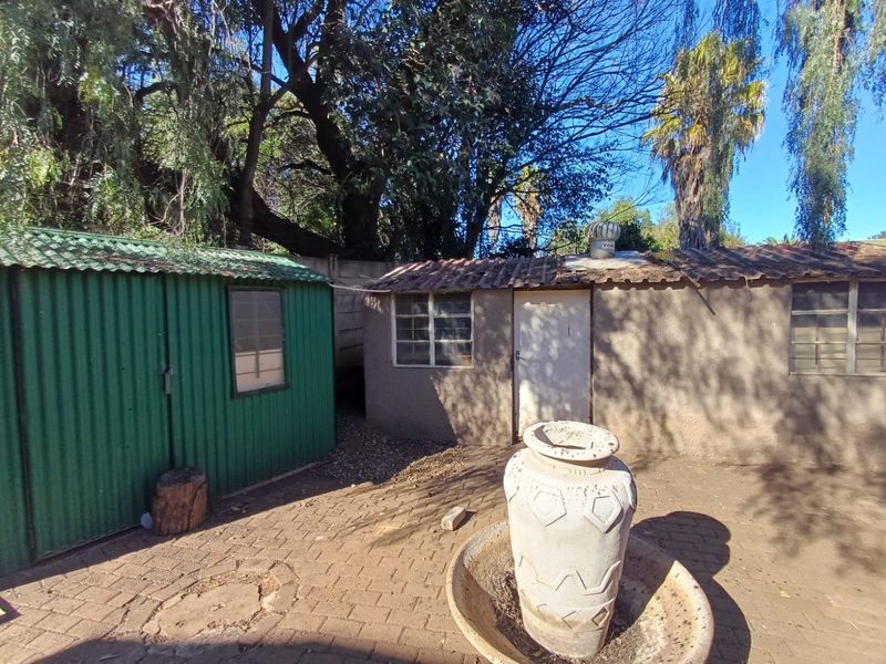 Massive Home In Flora Gardens For Sale With A Strong Borehole. - Photo 5